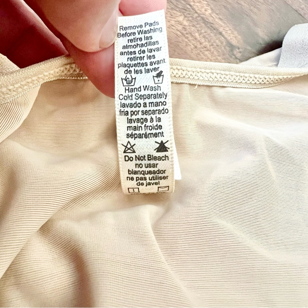 Rhonda Shear Beige W/Navy Blue Shell Pattern Wireless Bra Women’s Sz 2X NWOT - Picture 6 of 6